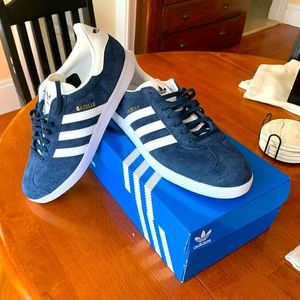 Size 10.5 Mens Adidas Gazelle Shoes- blue